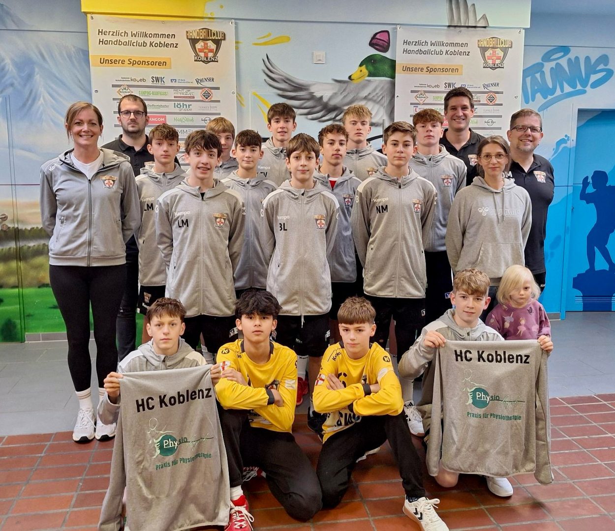 Neue Trainingsjacken für mC1 - Danke an Physio Logisch